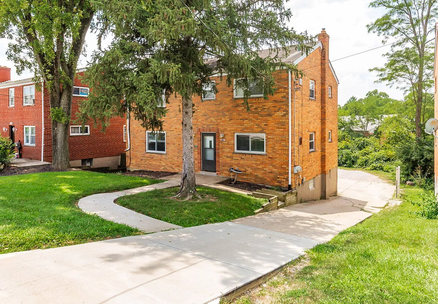 2 bed, 1.0 bath, $1,090 — Photo 1