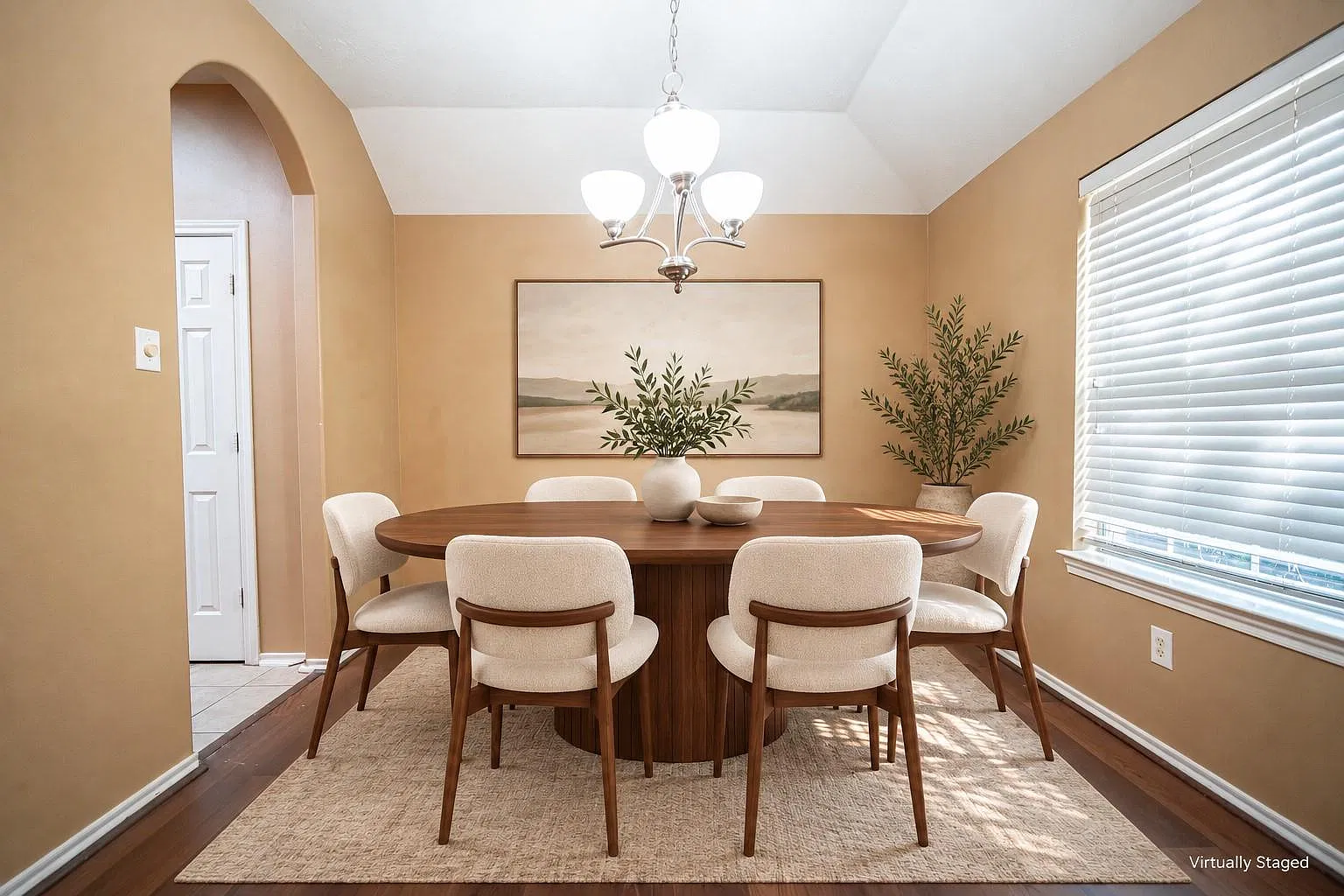 3 bed, 2.0 bath, 1864 sqft, $2,050 — Photo 2