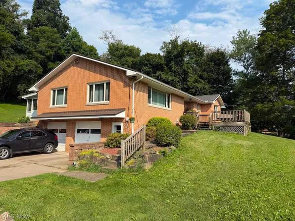 4392 2nd St SE, New Philadelphia, OH 44663