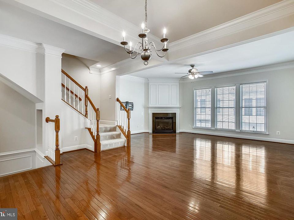 1st image of 2447 Huntington Park Dr