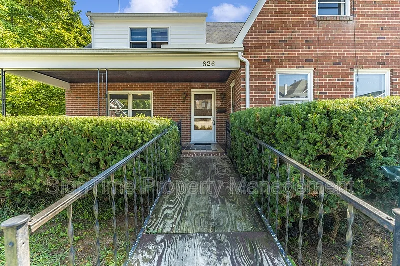 6 bed, 2.0 bath, 1800 sqft, $2,400 — Photo 2
