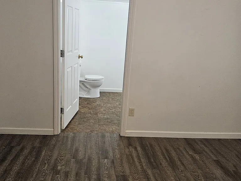1008 Market St E — Photo 16