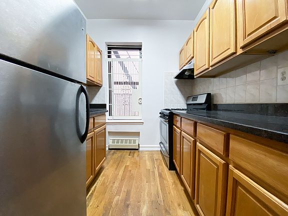 5th image of 350 W 110th St #7A