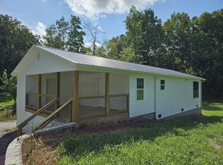 100 S & J Dr, Murrayville, GA 30564