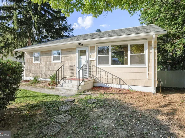 914 Lakewood Dr, Harrisburg, PA 17109