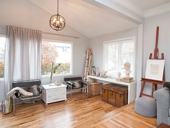 5th image of 864 Carpenter Ave