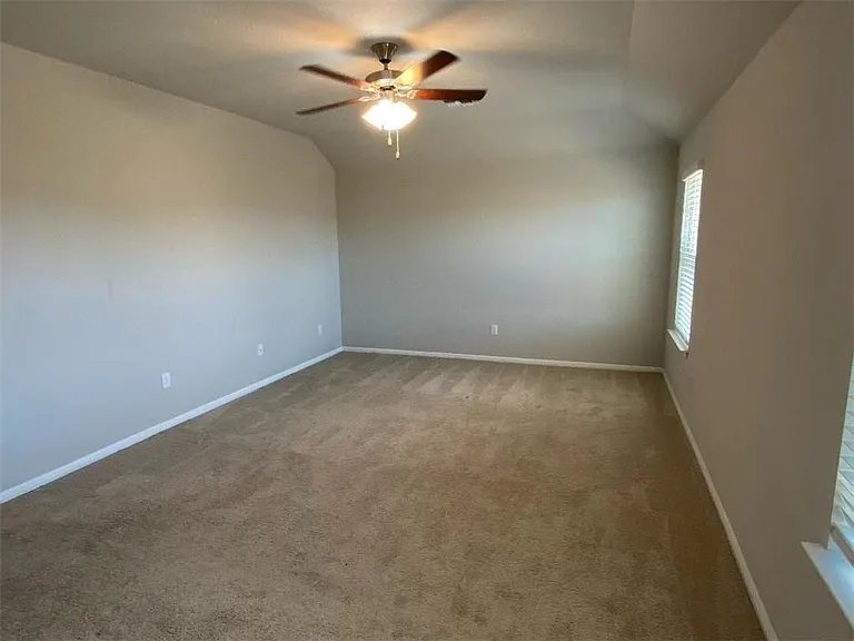 10708 Seguin St — Photo 11