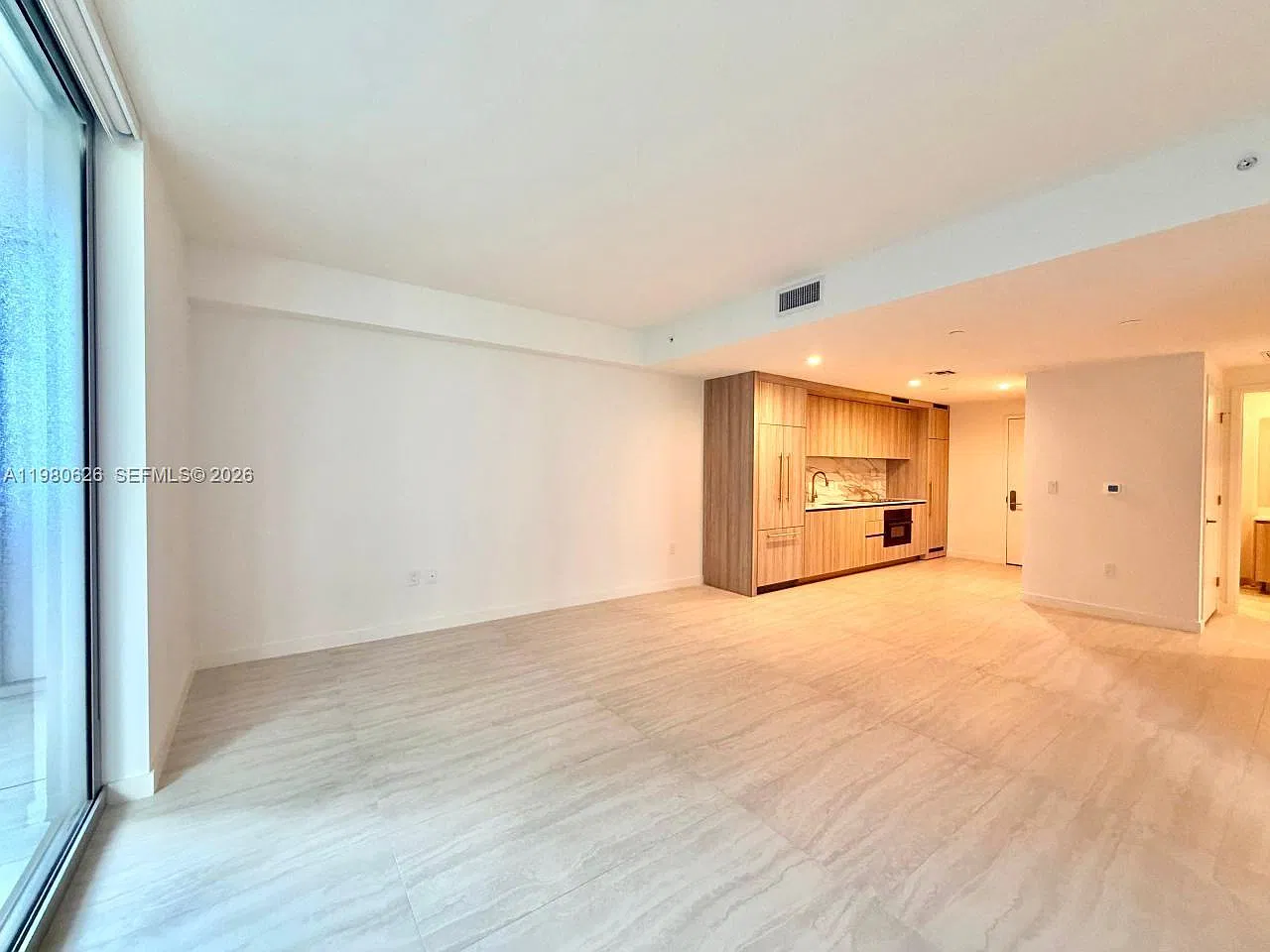 2 bed, 2.0 bath, 1041 sqft, $5,950 — Photo 3