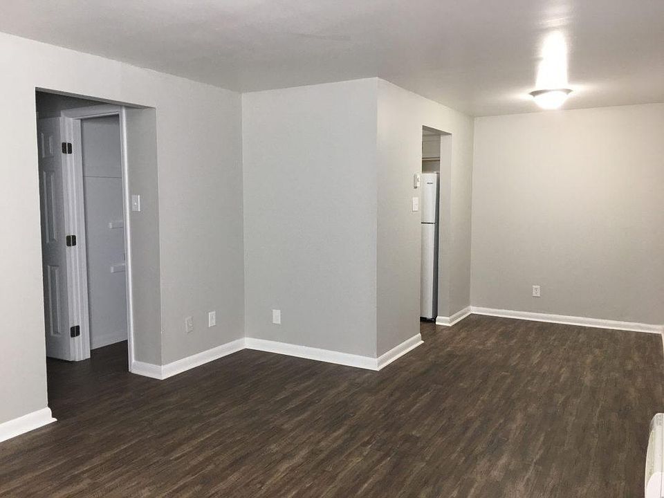 1st image of 2809 Valley View Dr #0e96f238a