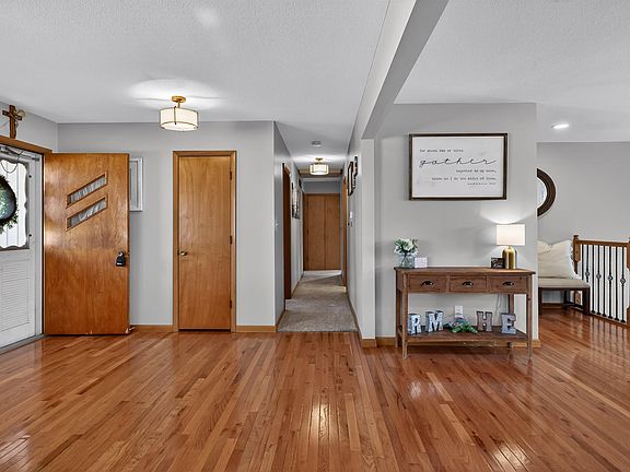 5th image of 1901 SW Valley Glen Rd