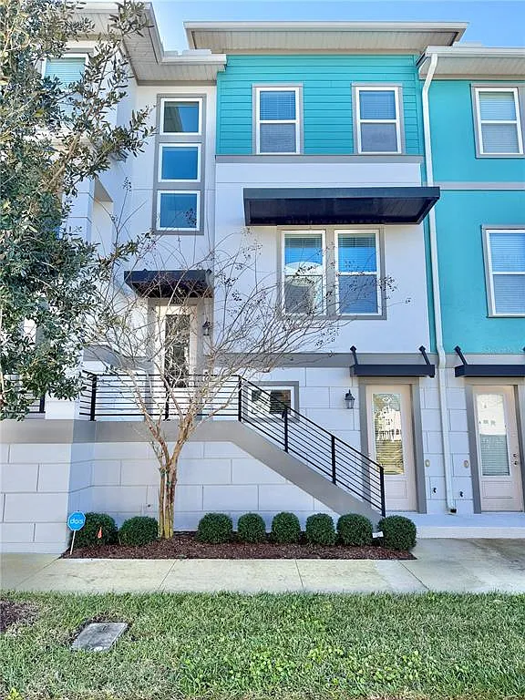 4 bed, 3.5 bath, 2242 sqft, $3,400 — Photo 1