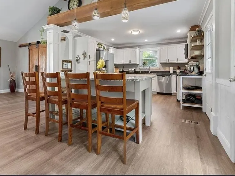 3704 Hilldale Dr NE — Photo 4
