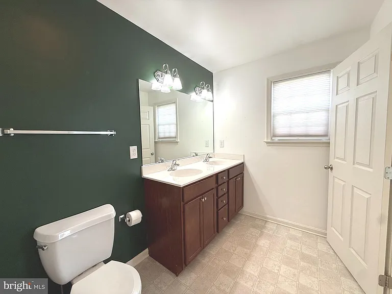 232 Morlatt Ln — Photo 6