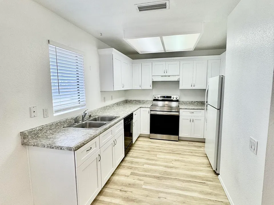 2035 S Elm St #233