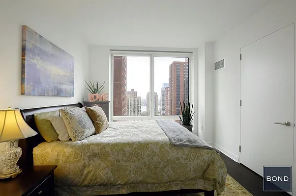 Rented by Bond New York | media 37