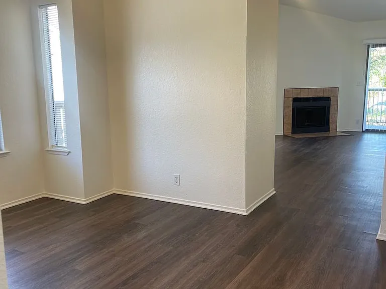 720 Sunrise Ave — Photo 4