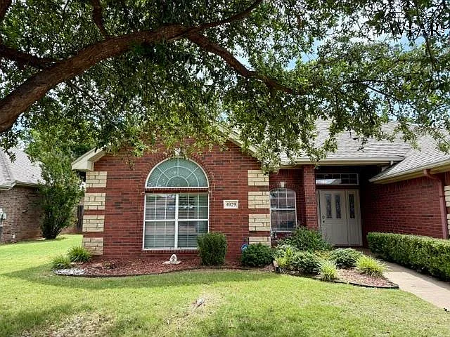 4929 Cypress Ave — Photo 2