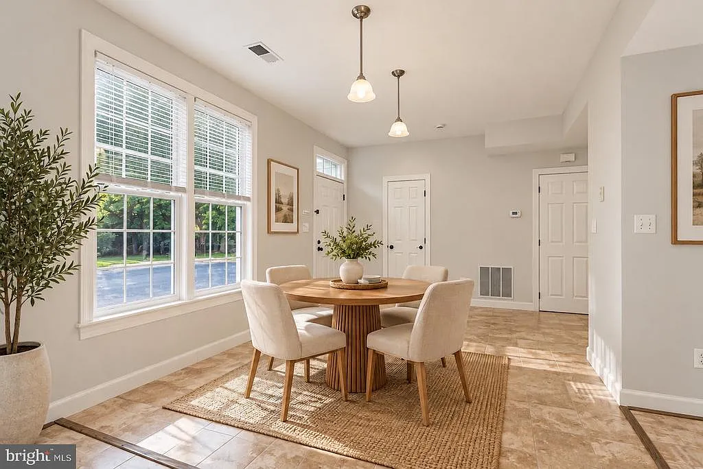 2 bed, 1.5 bath, 1200 sqft, $2,600 — Photo 3