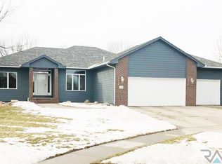 613 Quail Cir, Harrisburg, SD 57032