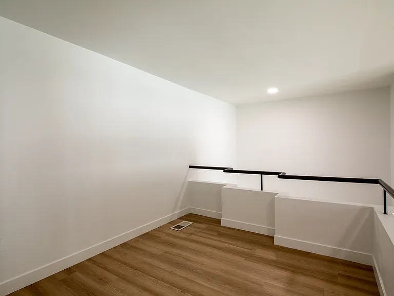 Warner Pointe — Photo 18