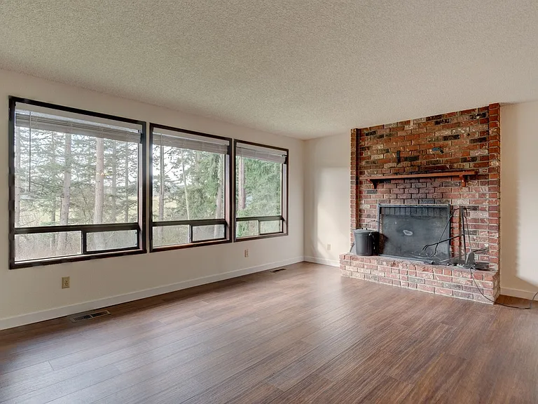 1601 McKinnon Dr — Photo 9