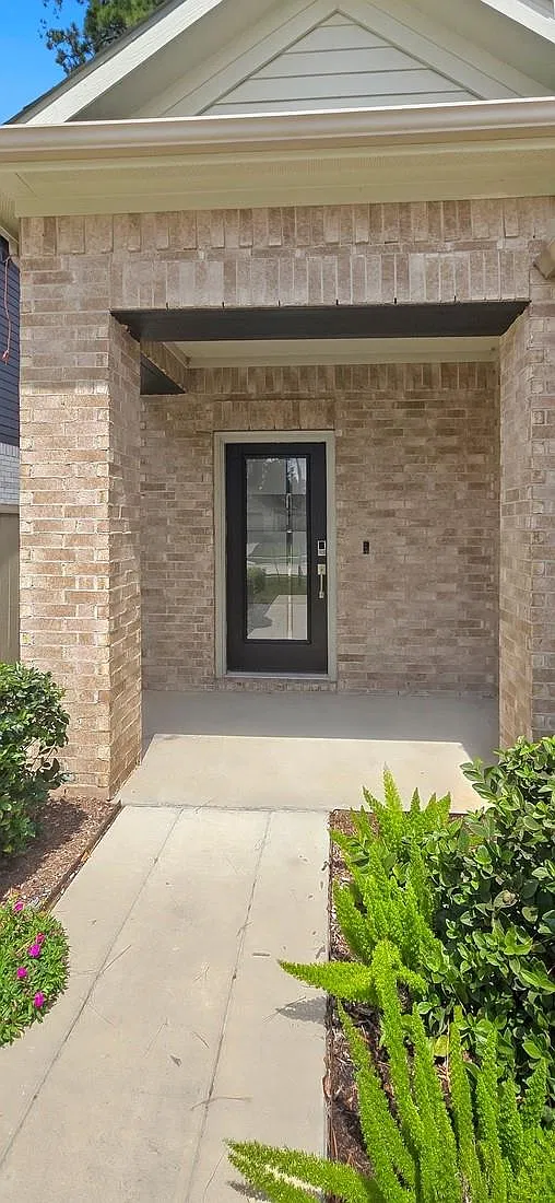 3 bed, 2.0 bath, 1474 sqft, $2,100 — Photo 2