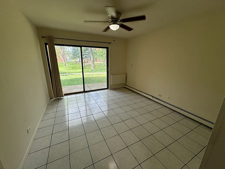 1702 W Victoria Dr #103 — Photo 7