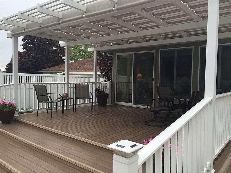 2nd image of 1011 Rainbow Dr
