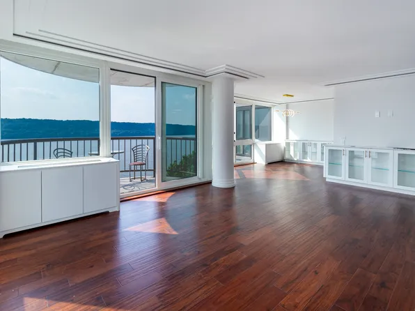 2521 Palisade Avenue image 12 of 25