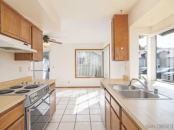 4th image of 2858 Casey St