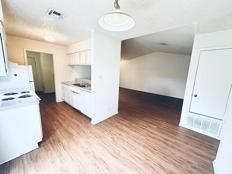 12504 Tree Line Dr — Photo 11