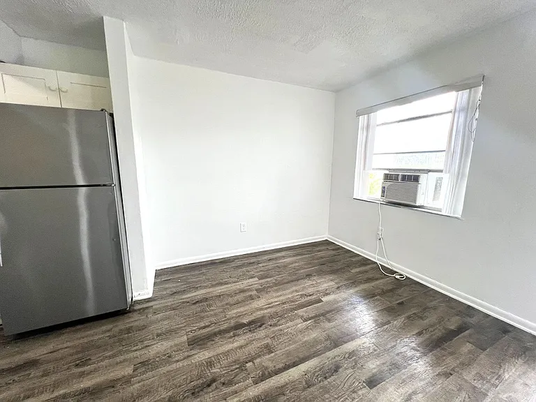 St George Apartments — Photo 63