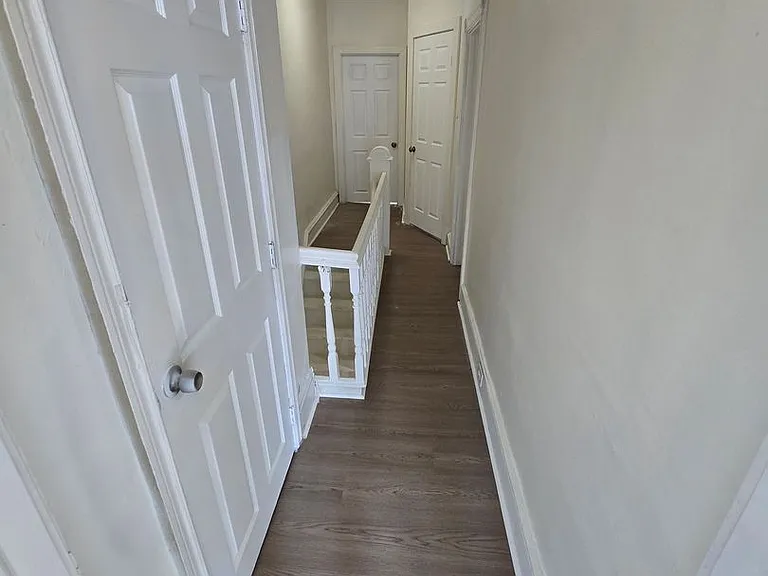 47 N Hobart St — Photo 10