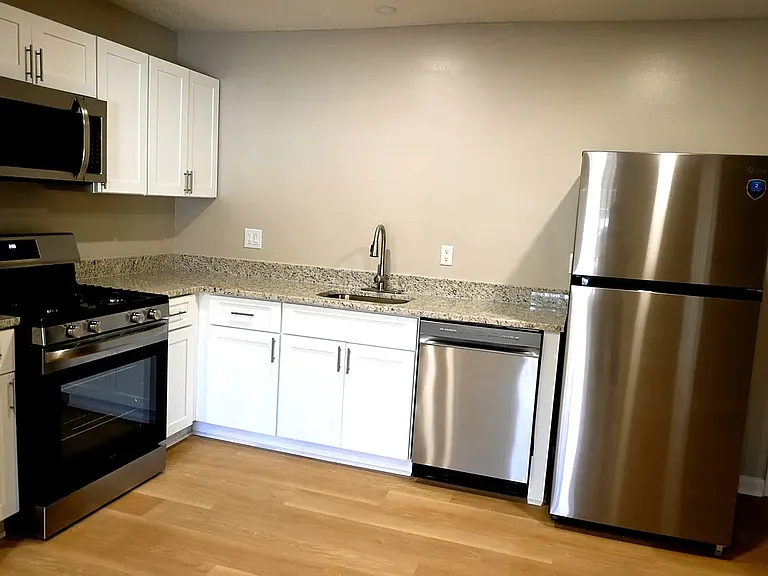 Swan Creek Apartments — Photo 14