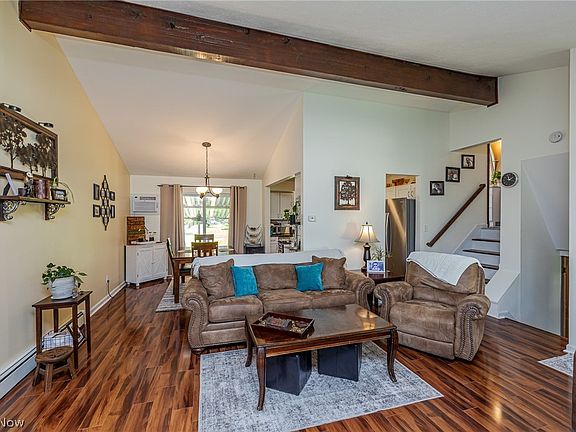 4th image of 4060 Laurel Rd