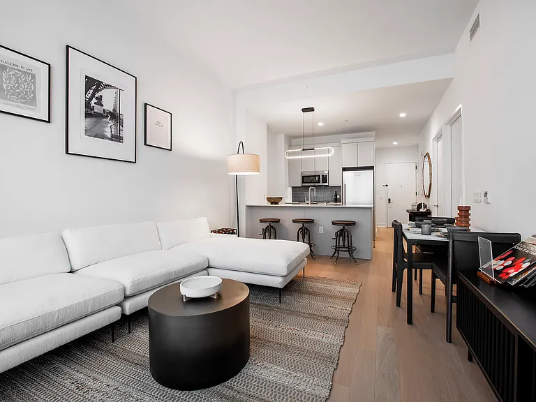 8 Court Sq #20B — Photo 3