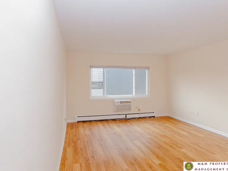 227 Des Plaines — Photo 20