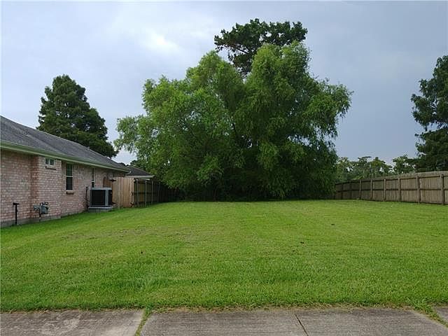 1st image of 3301 Lakewood Dr