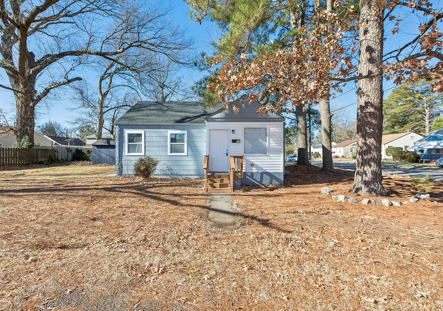Newly renovated! Beautiful 2 bed, 1 bath home in historic Cradock. — Photo 1