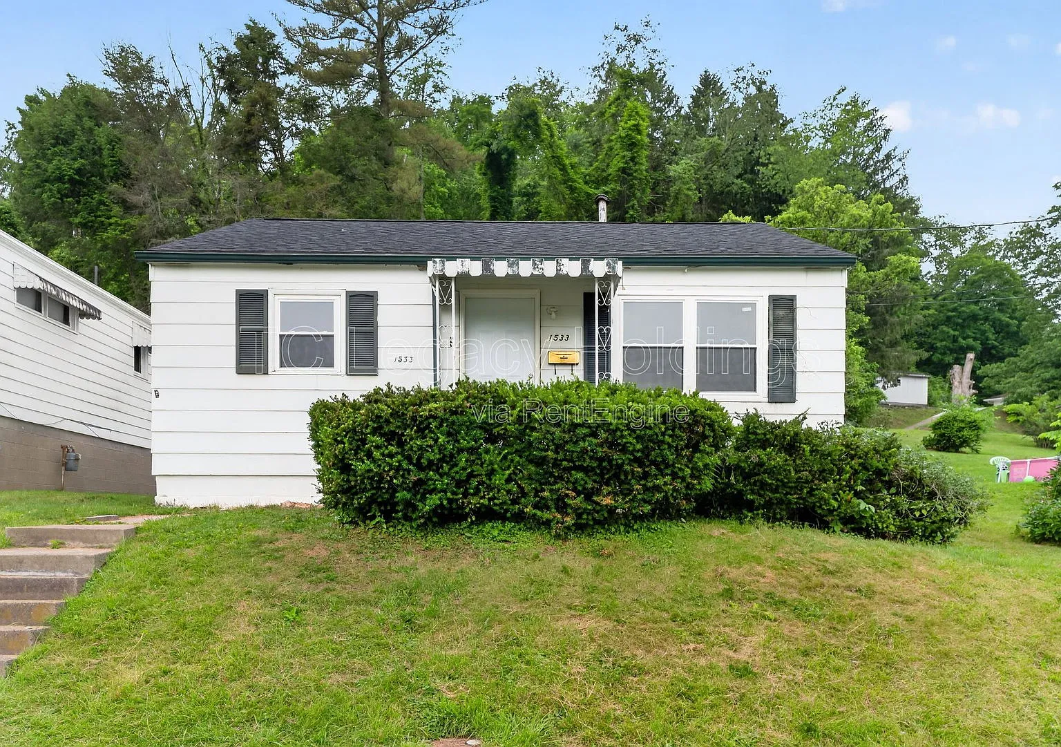 3 bed, 1.0 bath, 833 sqft, $1,150 — Photo 2