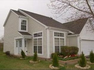 6 Hummingbird Ct, Streamwood, IL 60107