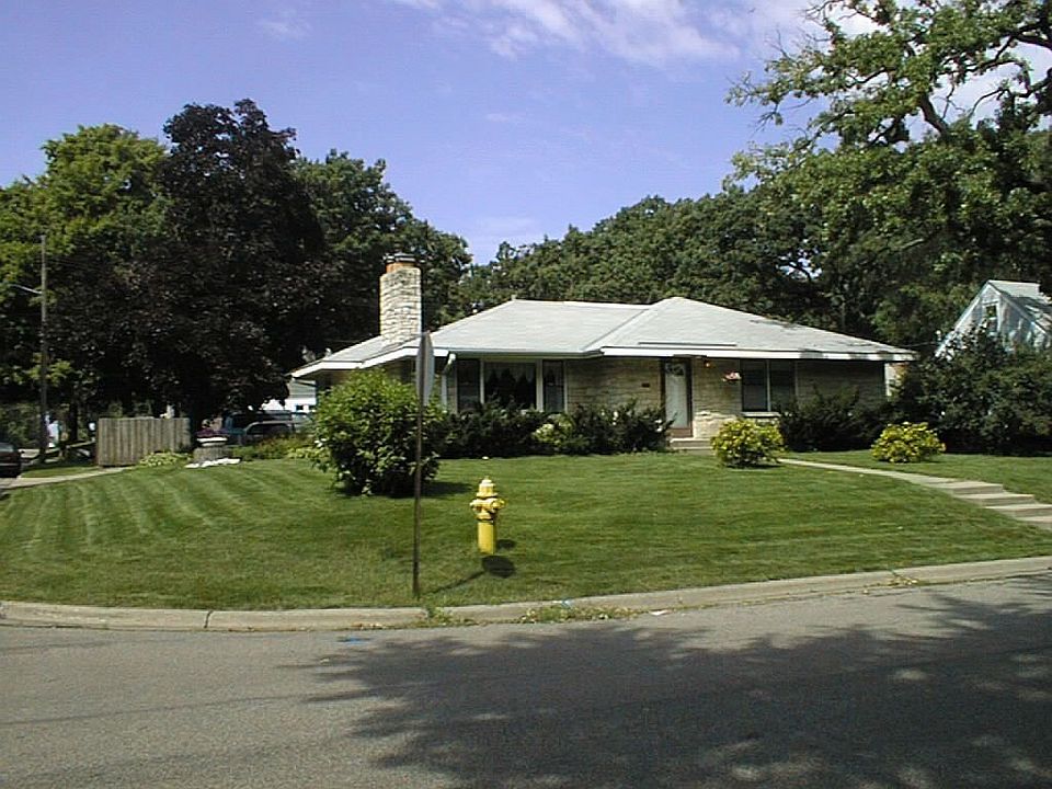           See more pictures at www.6844knoxave.com