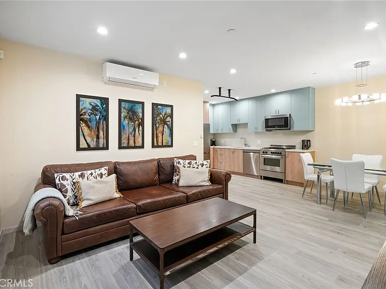18748 Collins St #1/2 — Photo 7