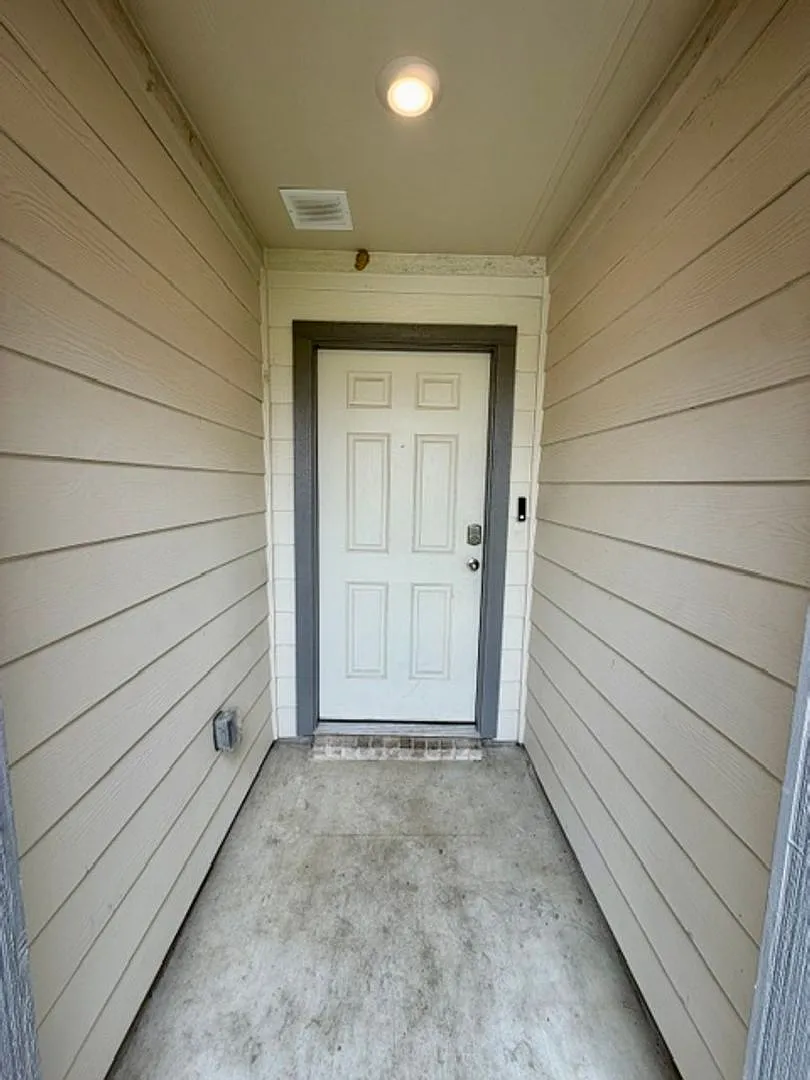 Cute 3 Bedroom 2 Bath - Midway ISD — Photo 2