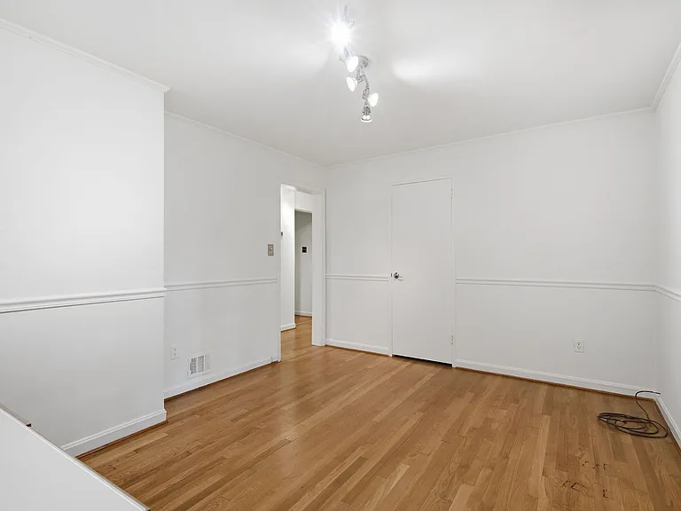 110 Devon Ct — Photo 12