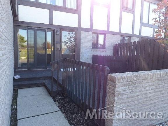 3rd image of 1060 Country Club Dr