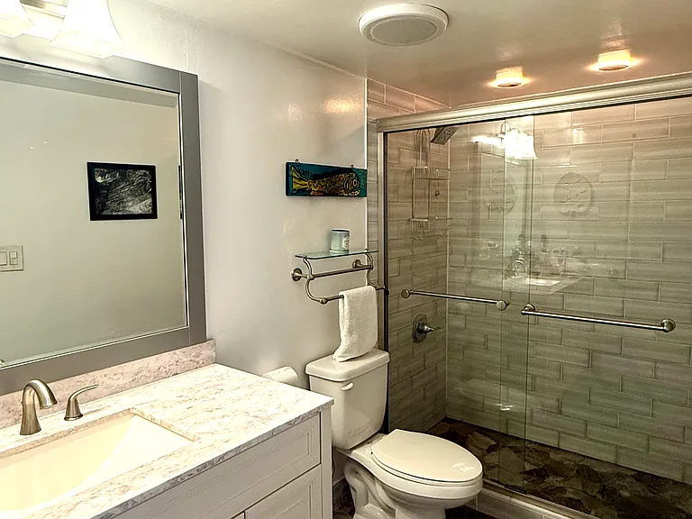 689 NE 6th Ct #304 — Photo 9