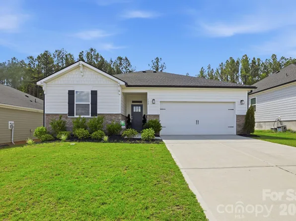 132 Lancashire Ct, Denver, NC 28037