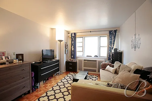 Sold by Bellmarc Realty | media 3