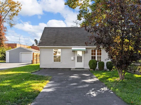 3808 Long Dr, Saint Ann, MO 63074